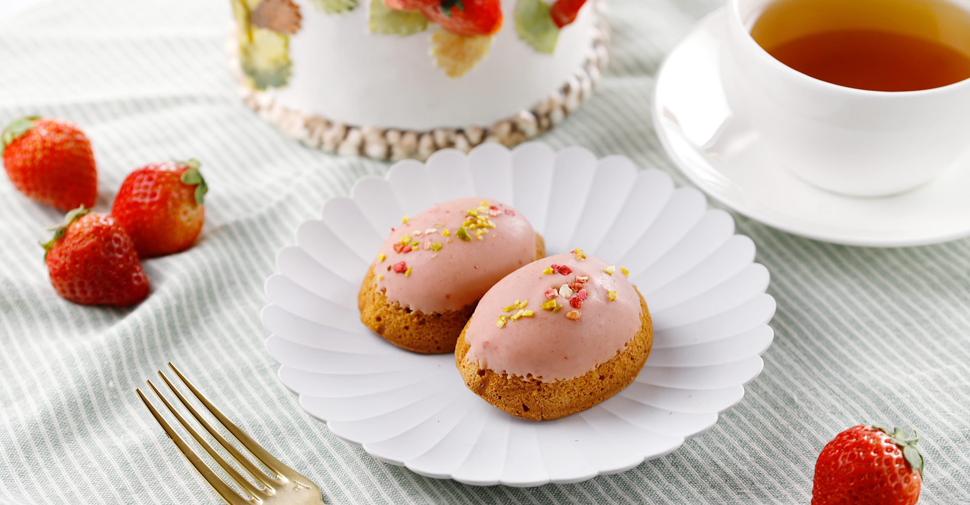 苺のマドレーヌ